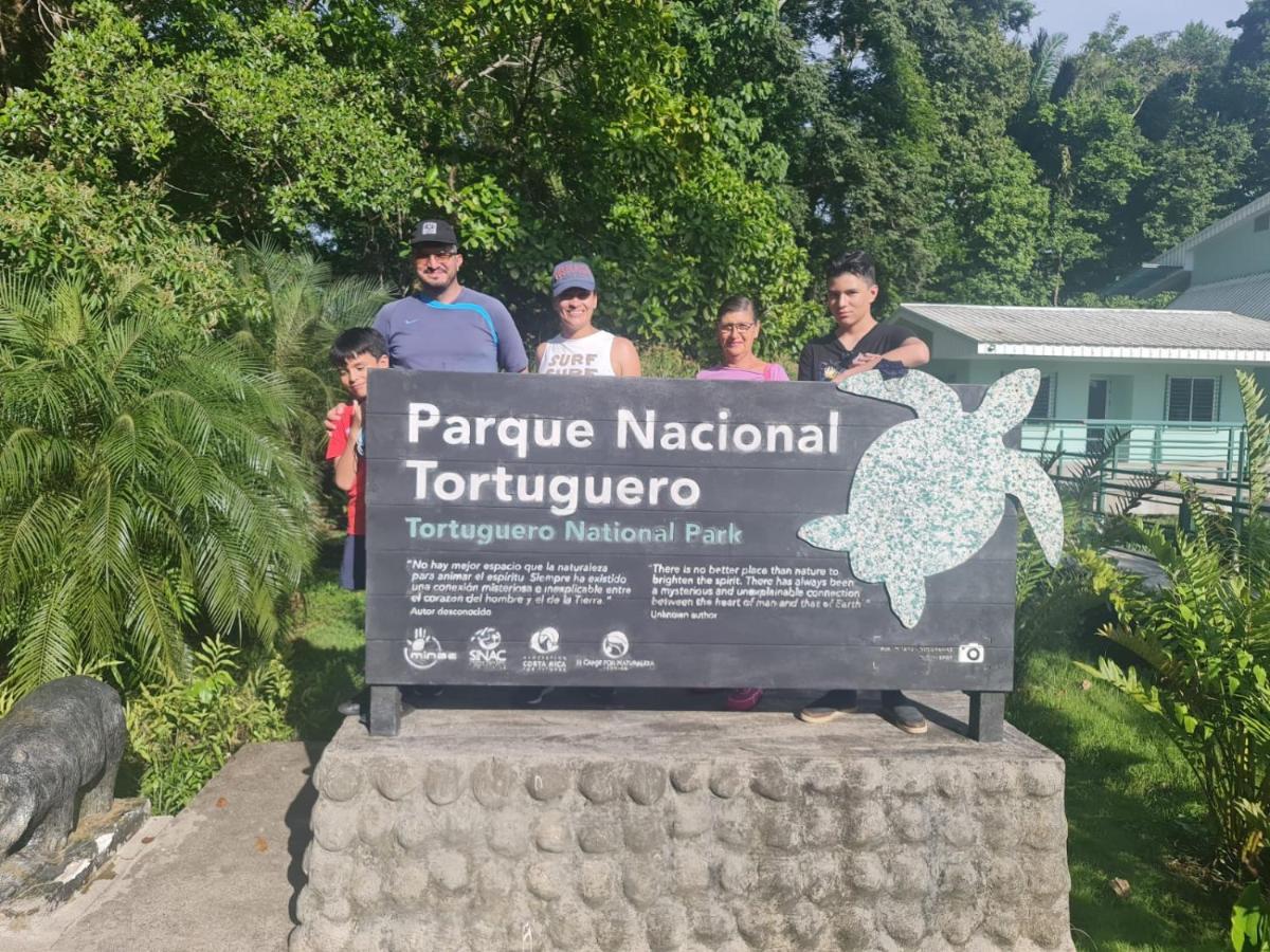 Cabinas El Muellecito Tortuguero Bagian luar foto