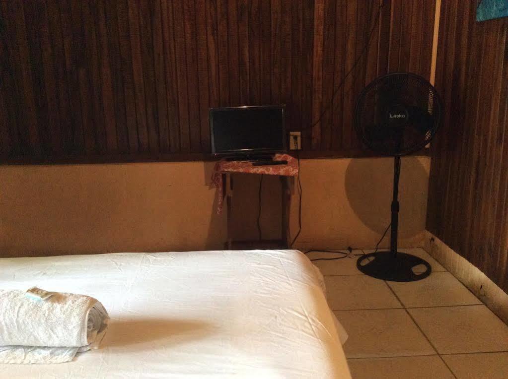 Cabinas El Muellecito Tortuguero Bagian luar foto